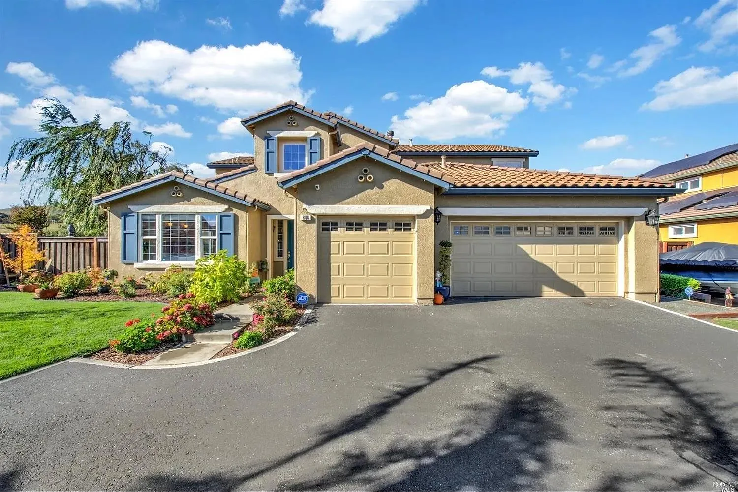 844 Antiquity Dr photo 1