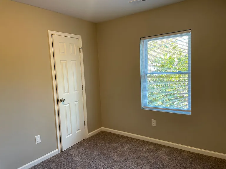 2335 Carmine St — Photo 20
