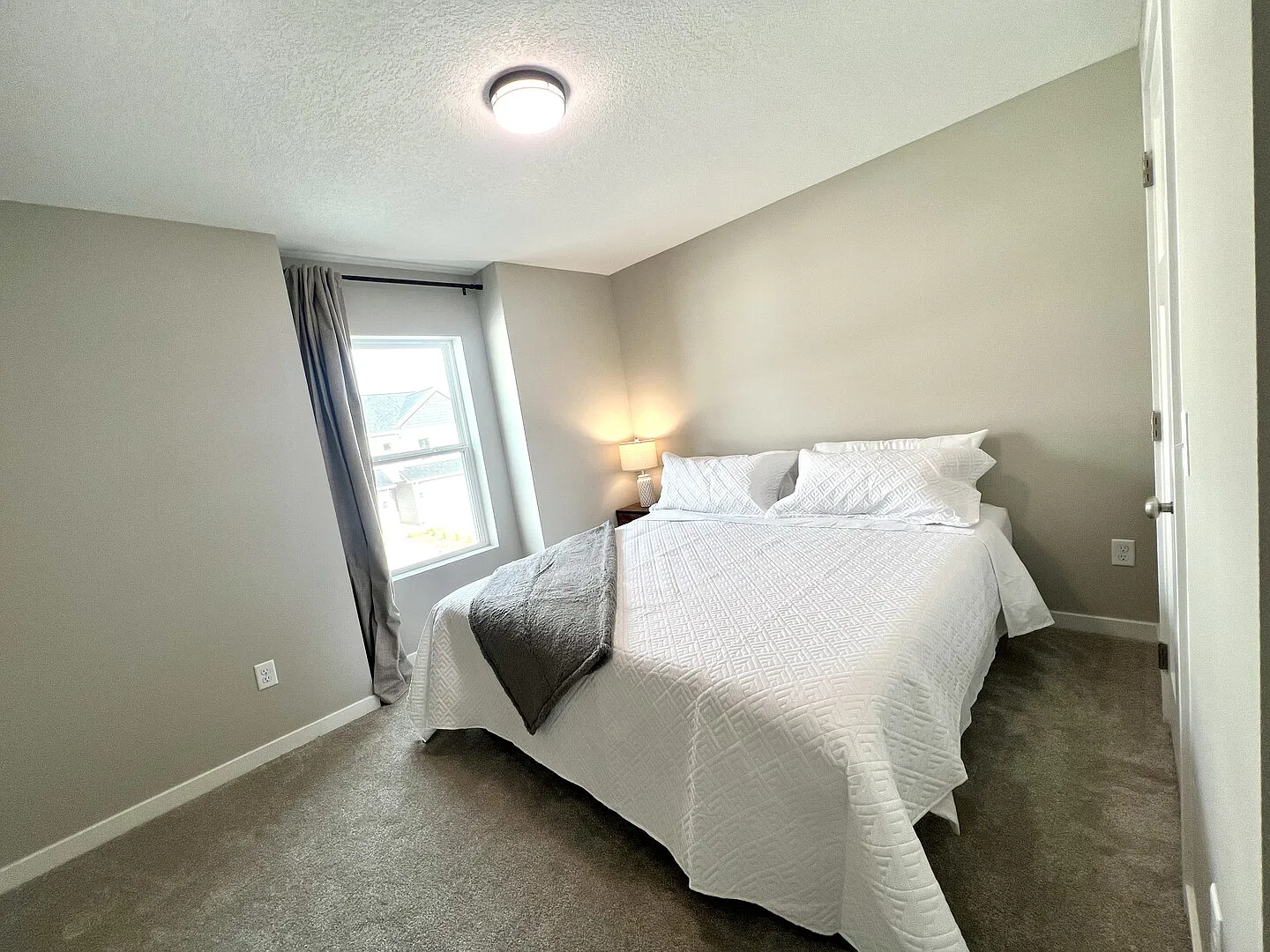 Comfort & Space: 3 King Beds, Large Rooms, Attached Garage! — Photo 3