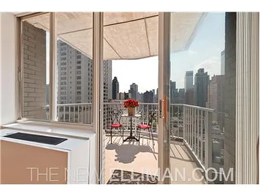 Rented by Douglas Elliman | media 15