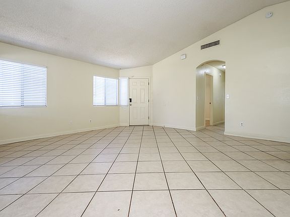 4th image of 5858 S Wood Crest Dr