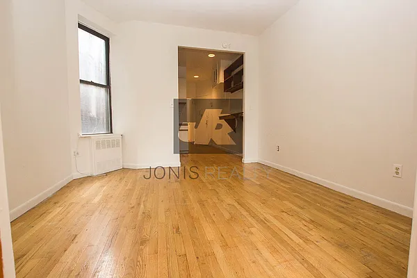 Rented by Jonis Realty | media 18