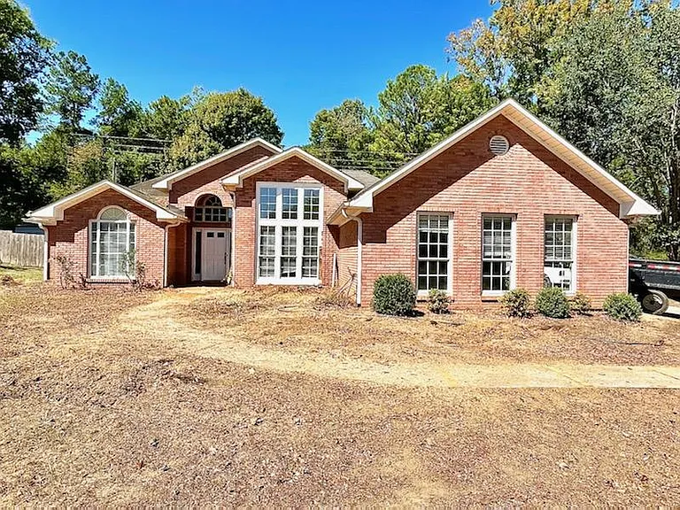 408 Rebel Dr — Photo 1