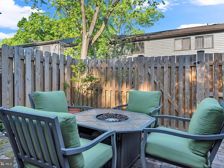 1052 Cedar Ridge Ct — Photo 31