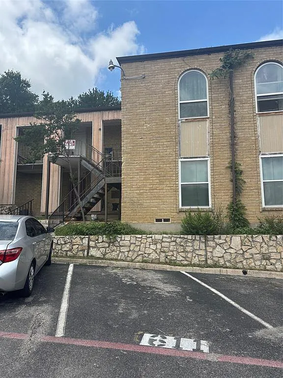 1 bed, 806 sqft, $800 — Photo 2