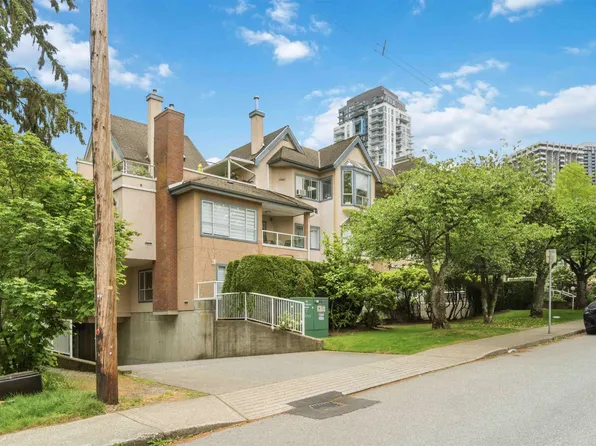 5568 Barker Ave #106, Burnaby, BC V5H 2N9