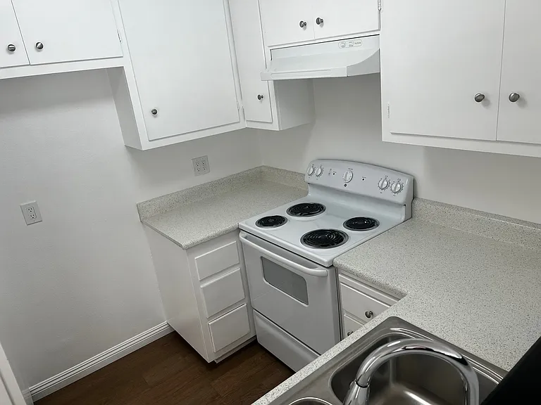 Beachwood Village Apartments — Photo 126