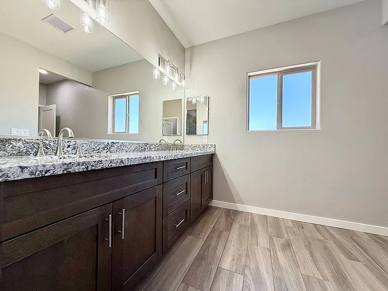 3676 N Valley View Dr — Photo 12