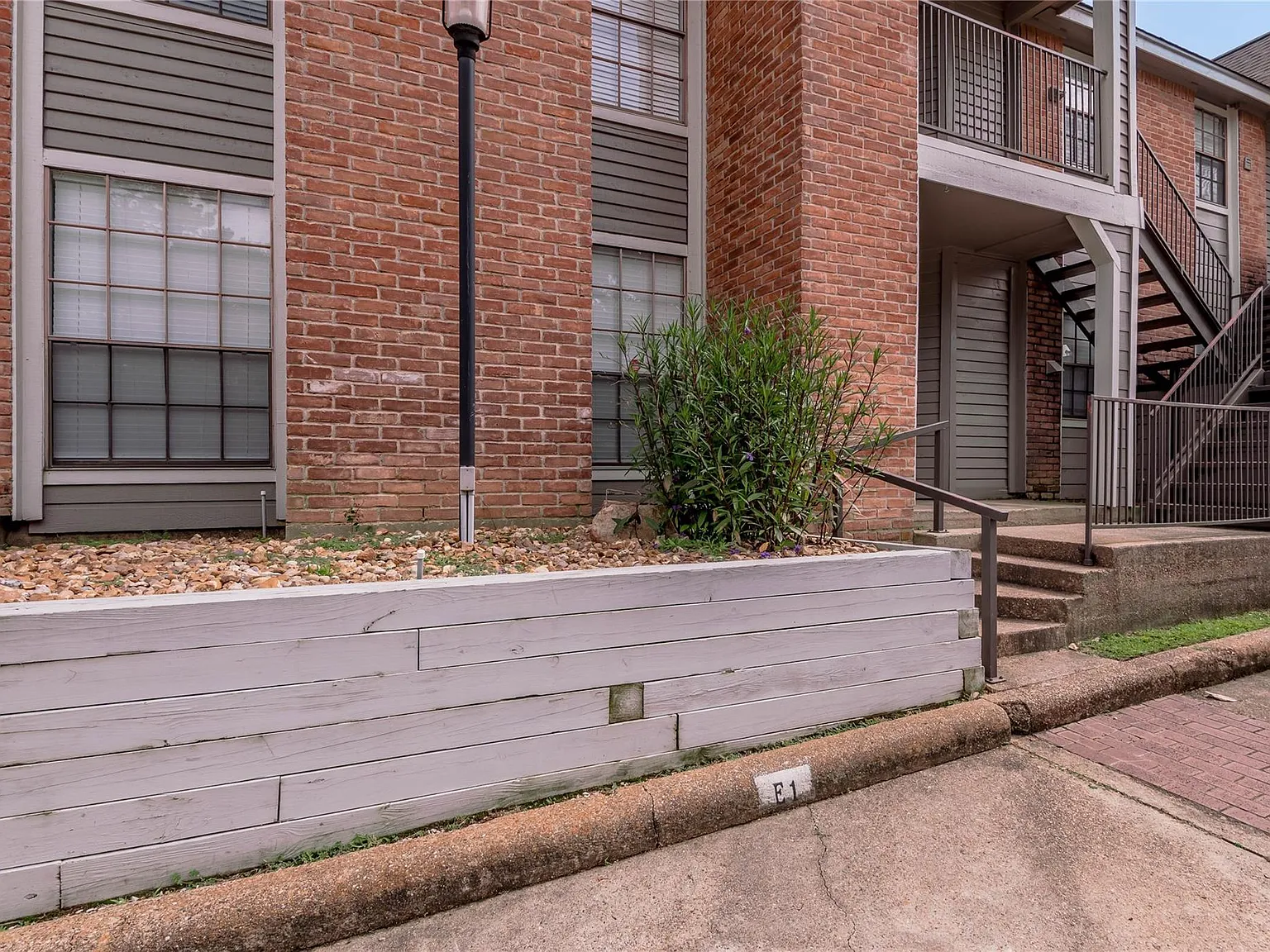 2 bed, 2.0 bath, 1025 sqft, $1,175 — Photo 3