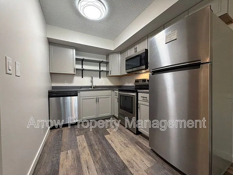 2 bed, 1.0 bath, 826 sqft, $1,195 — Photo 1