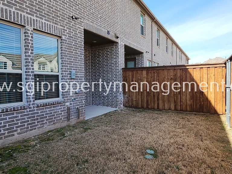 3121 Galveston St — Photo 28