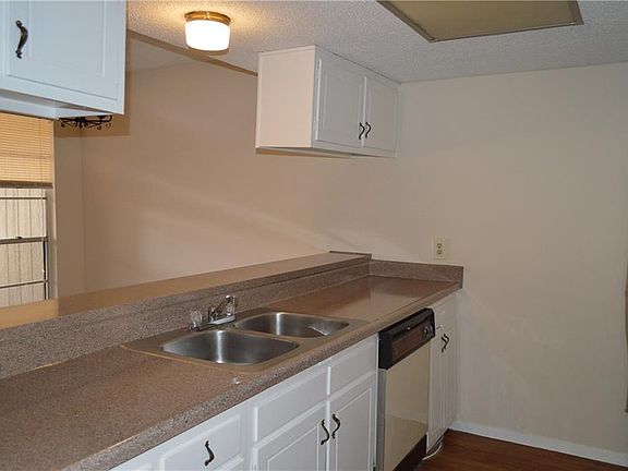 2nd image of 3426 Willowrun Dr APT B