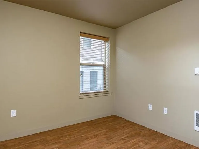 Monroe Street Apartments — Photo 11