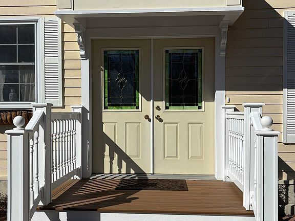 3rd image of 716 Orchard Pl