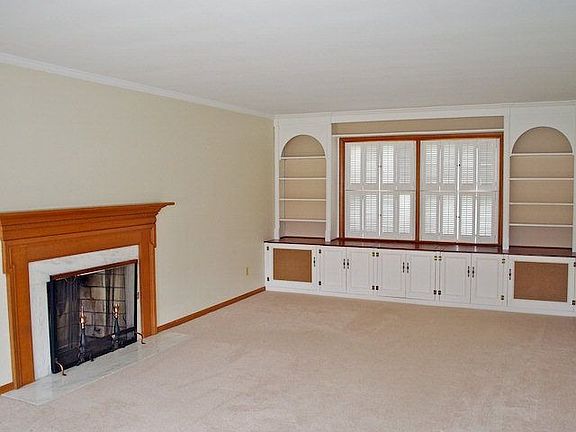 3rd image of 325 Westgate Dr