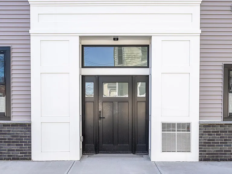 77 Whiting St #1A — Photo 2