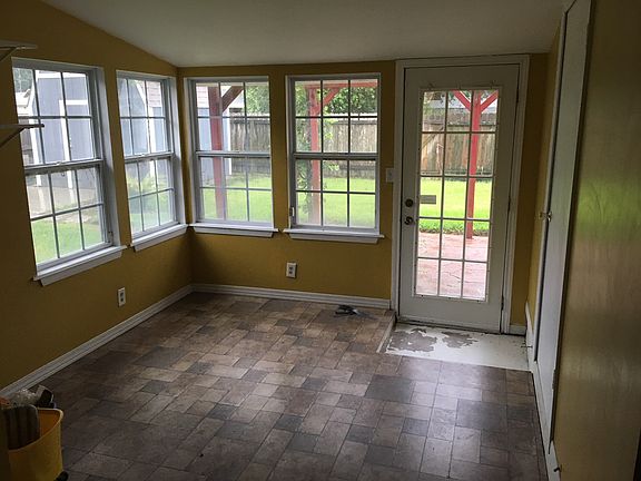 Sun Room/Breakfast Nook 