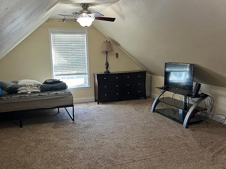 405 Century Dr — Photo 17