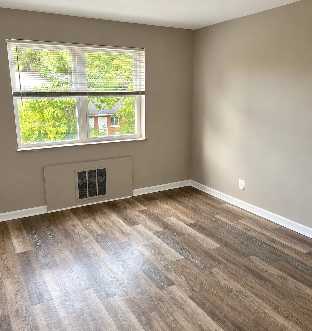 532 Rockdale Ave — Photo 2
