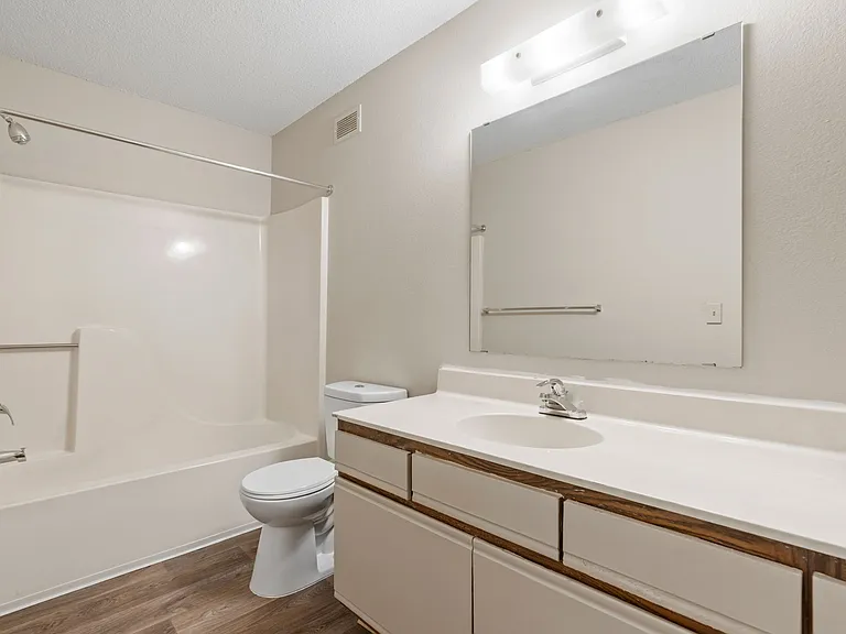 Wyndemere Apartments — Photo 65