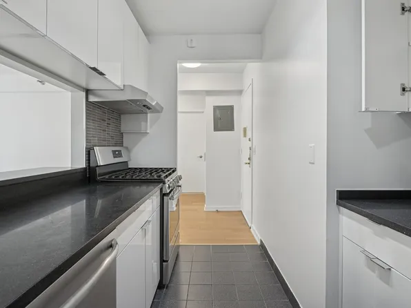 75 West End Avenue image 9 of 37