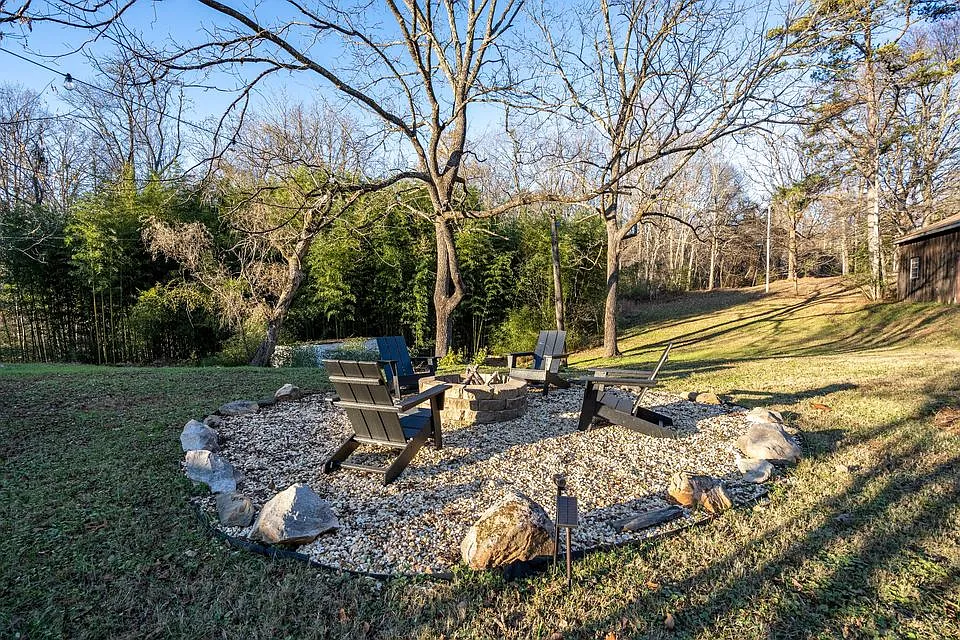 5 bed, 3200 sqft, $850 — Photo 2