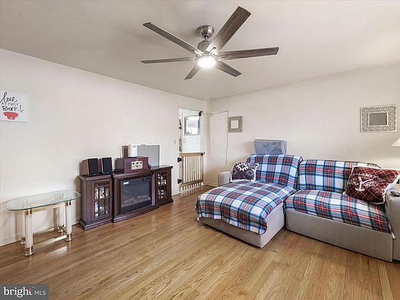 5th image of 125 Richard St