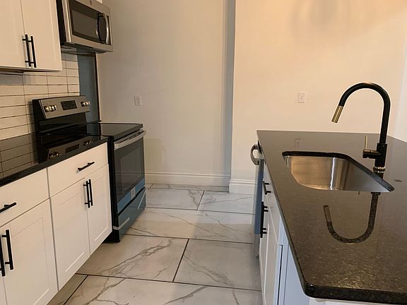 4th image of 1625-1627 Carroll St #1625-B