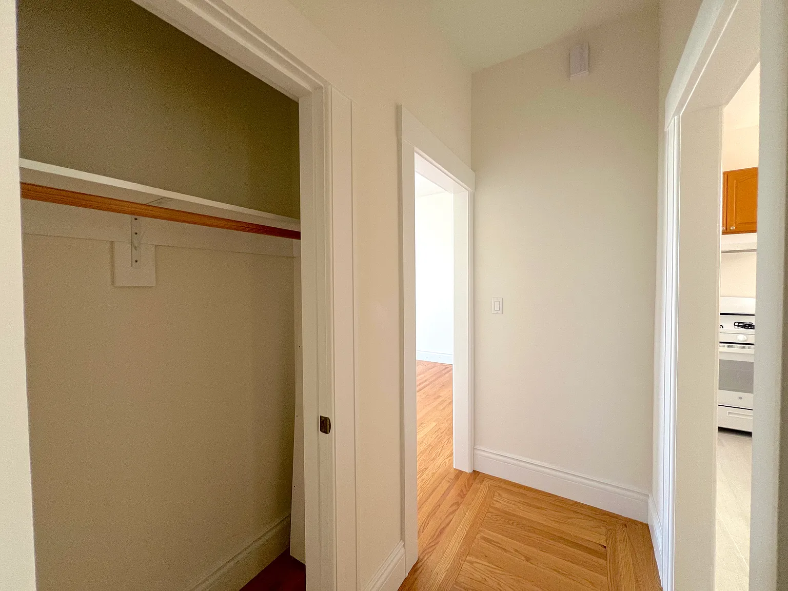 Studio, 500 sqft, $2,800 — Photo 4