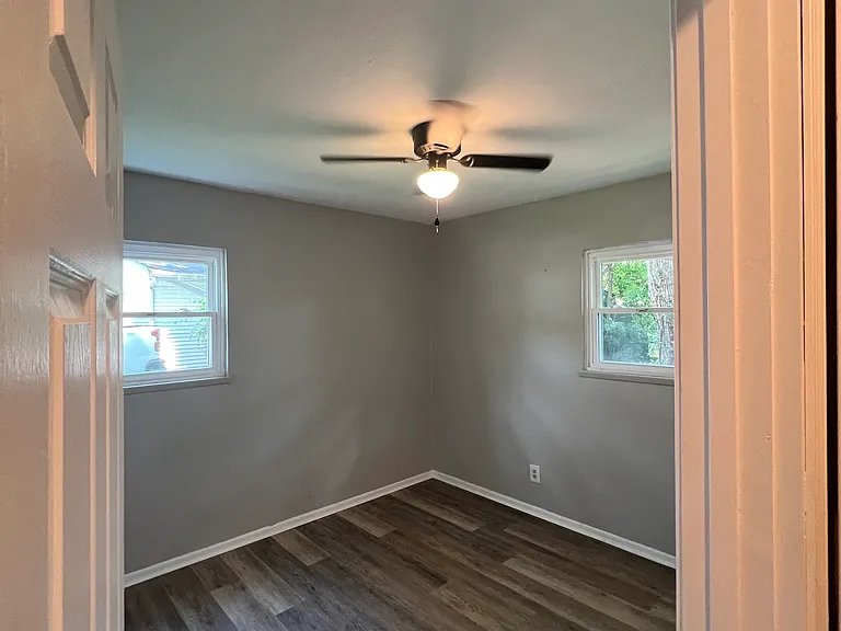 4906 Granada Dr — Photo 8