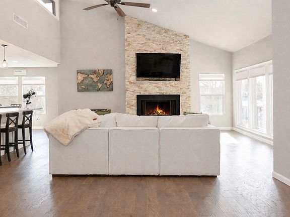 3rd image of 7604 Westwind Dr