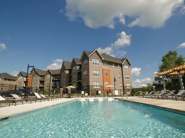 22 Slate Apartments Sparkling Pool