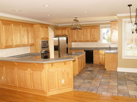 2nd image of 106 Wisteria Ln