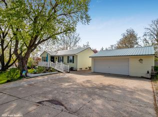 4211 Valley Cir, Des Moines, IA 50317