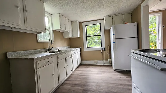 1337 1/2 Fairview Ave — Photo 1