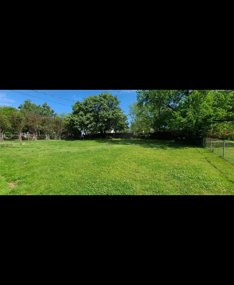1445 E Denton Ave — Photo 4