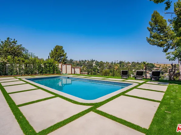 5835 McDonie Ave, Woodland Hills, CA 91367