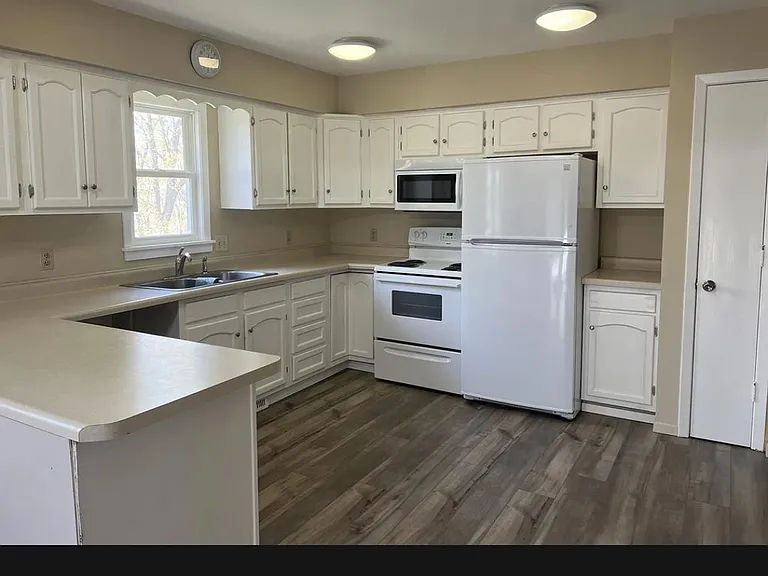 253 Tower Hghts Ct #253 — Photo 9