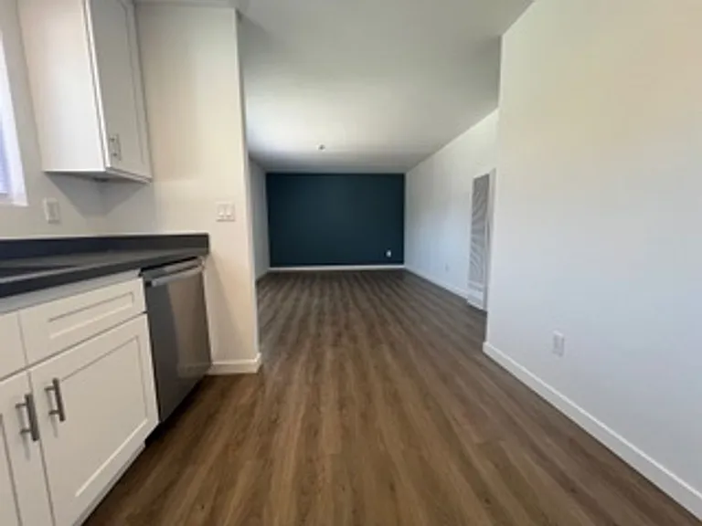 Olof Street Apartments — Photo 18