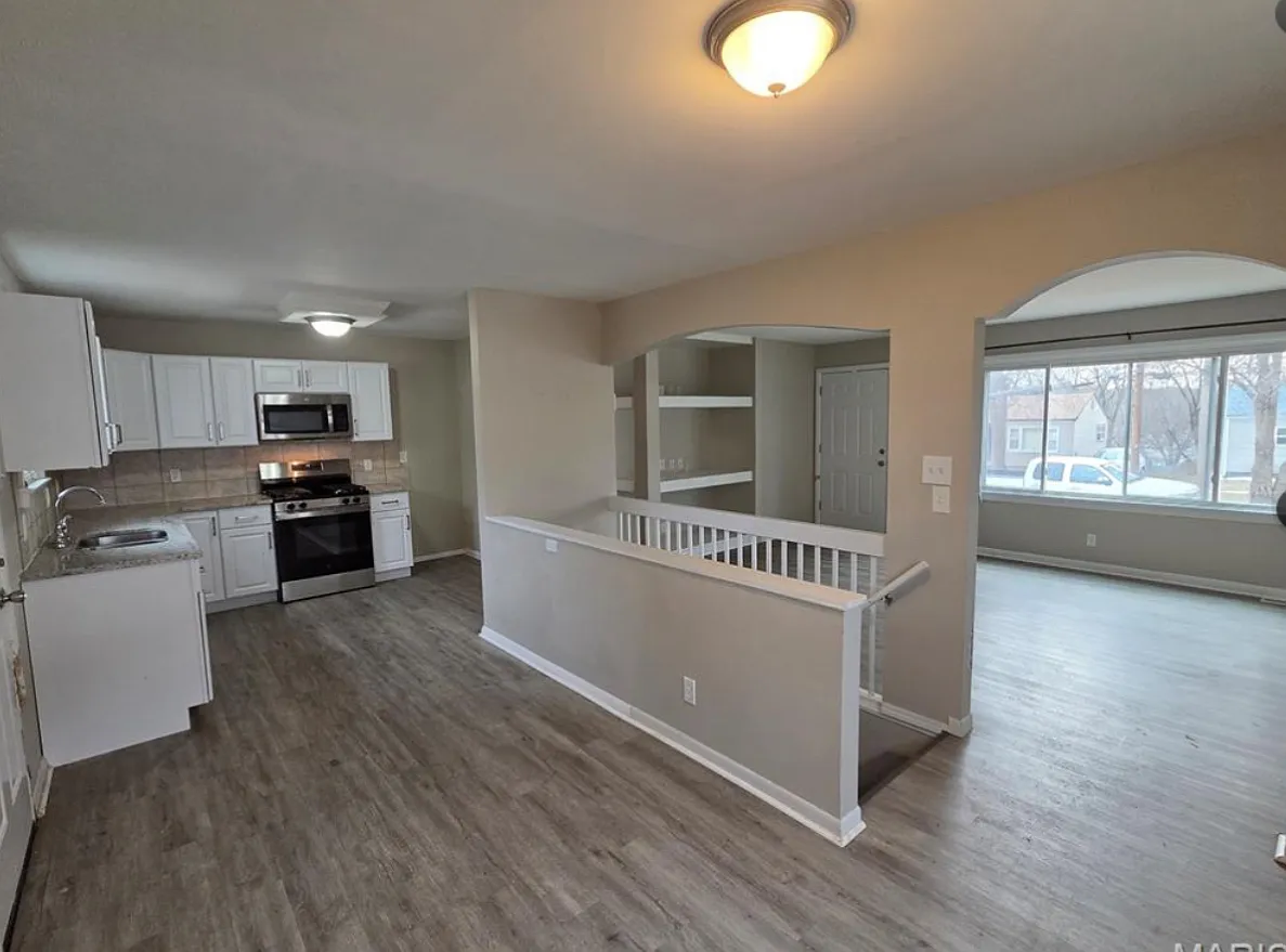 945 Edgehill Drive - 1 — Photo 2