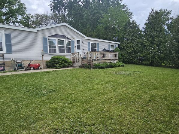 222 Maple Ln