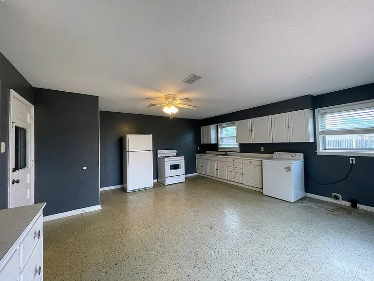 3710 Avenue V — Photo 9