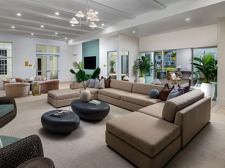 Marlowe Naples — Photo 27