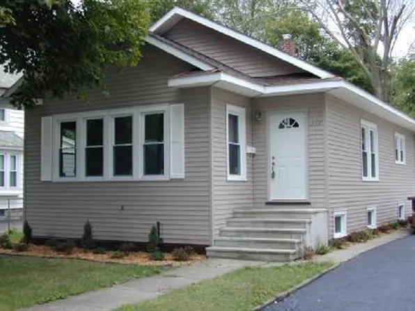 1612 Clinton Ave, Kalamazoo, MI 49001