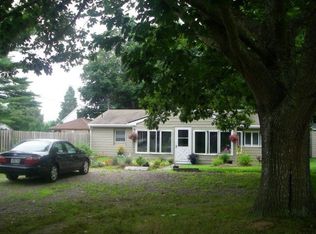 37 Thomas St, Charlestown, RI 02813