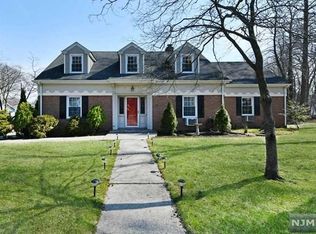 660 Summit Ave, Hackensack, NJ 07601