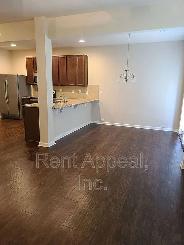 3 bed, 2.5 bath, 1628 sqft, $1,925 — Photo 4