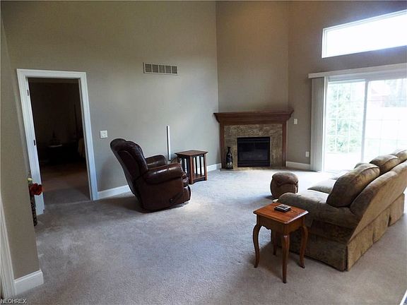 5th image of 25 Wynstone Dr