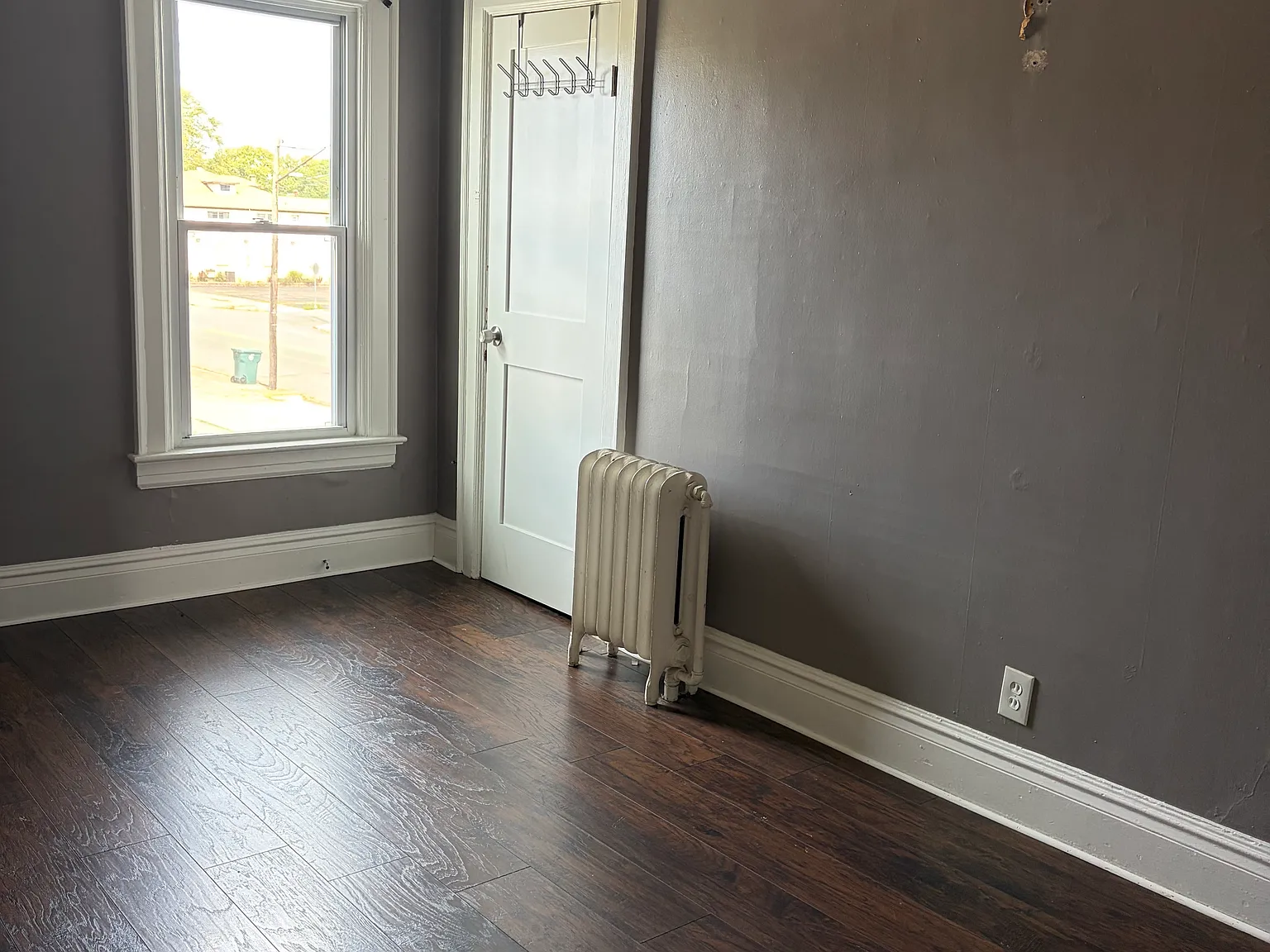 3 bed, 1400 sqft, $1,600 — Photo 3