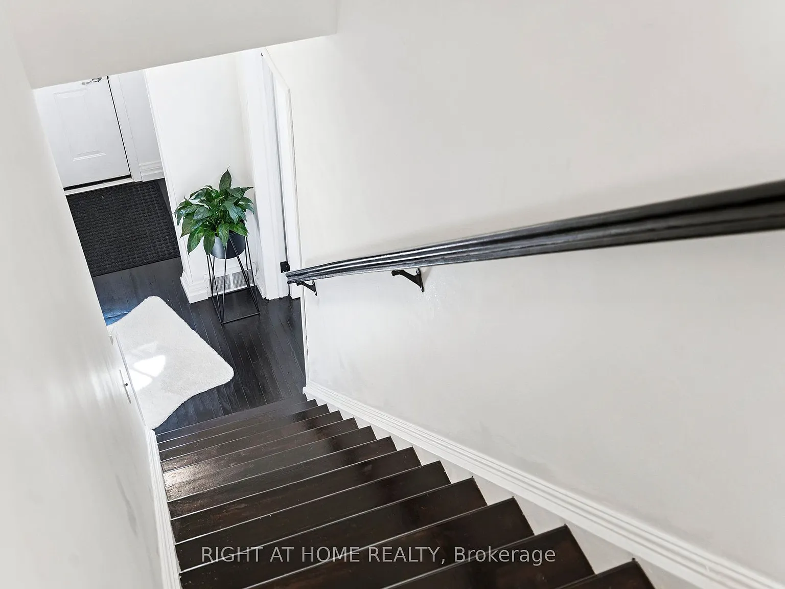 6 bed, $4,388 — Photo 4